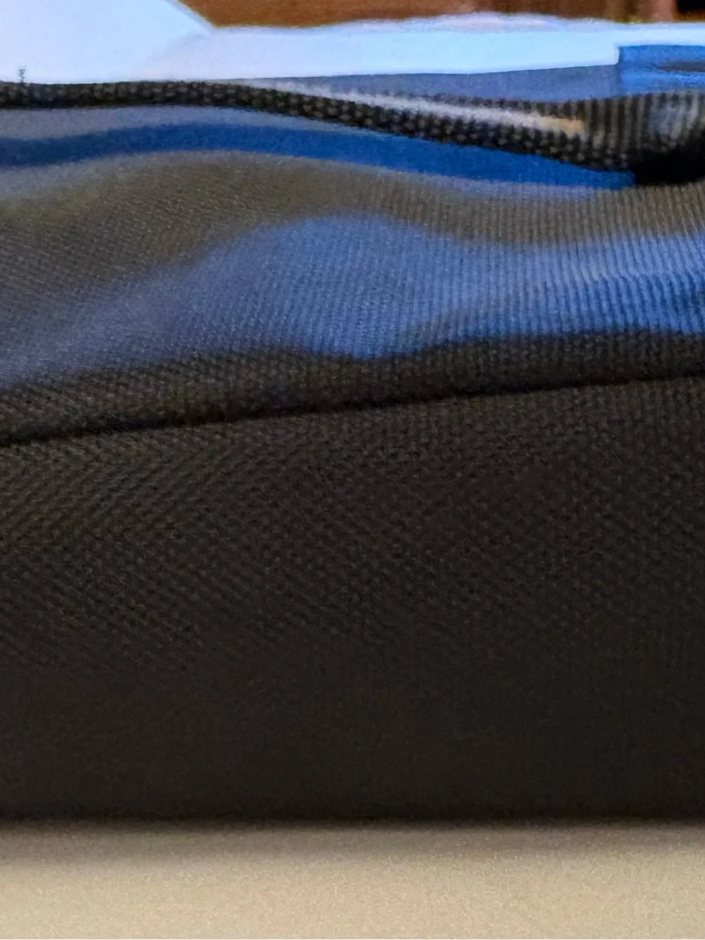 Belkin padded IPad/Tablet Crossbody Bag ~11x9